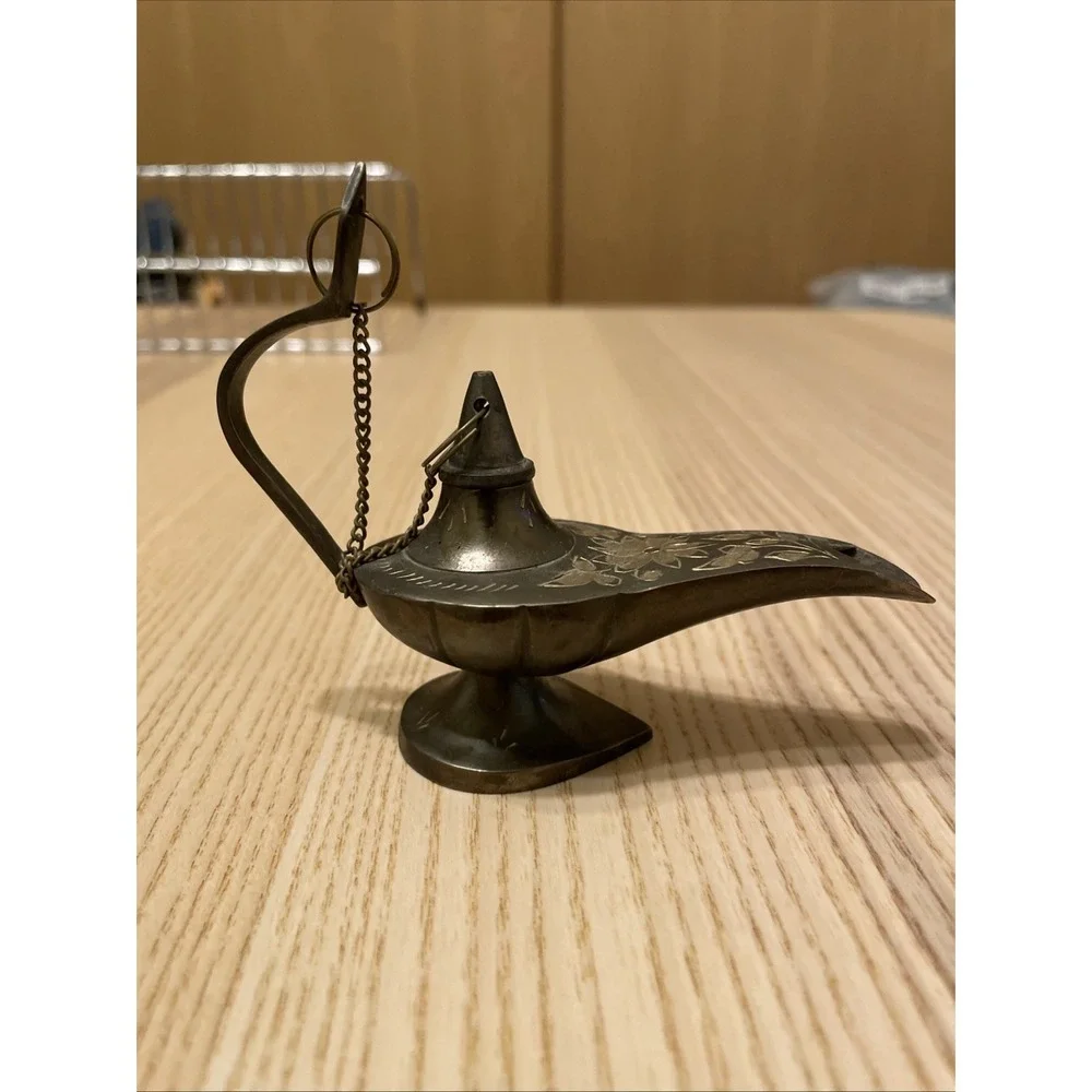 Vintage Magic Genie Miniature Brass Lamp 2-1/2